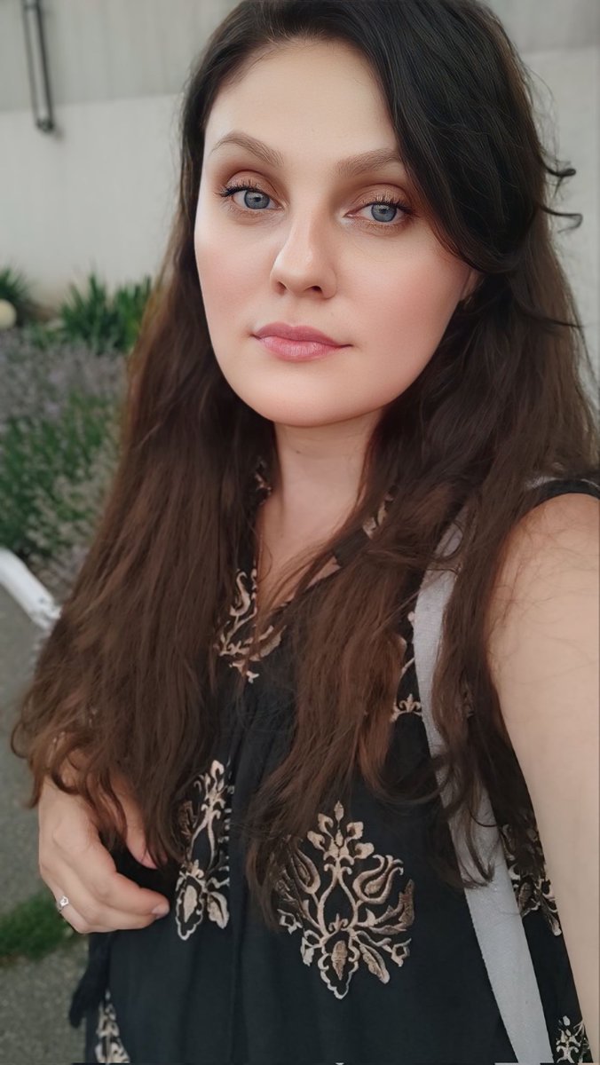JuliaSrjaz's tweet image. Happy Friday 🩵💫
Family matters swallowed me up yesterday🙄 and they weren't pleasant😮💨
Today I'm trying to distract myself and spend time drawing🥹 and eating chocolate-covered marshmallows😁😁