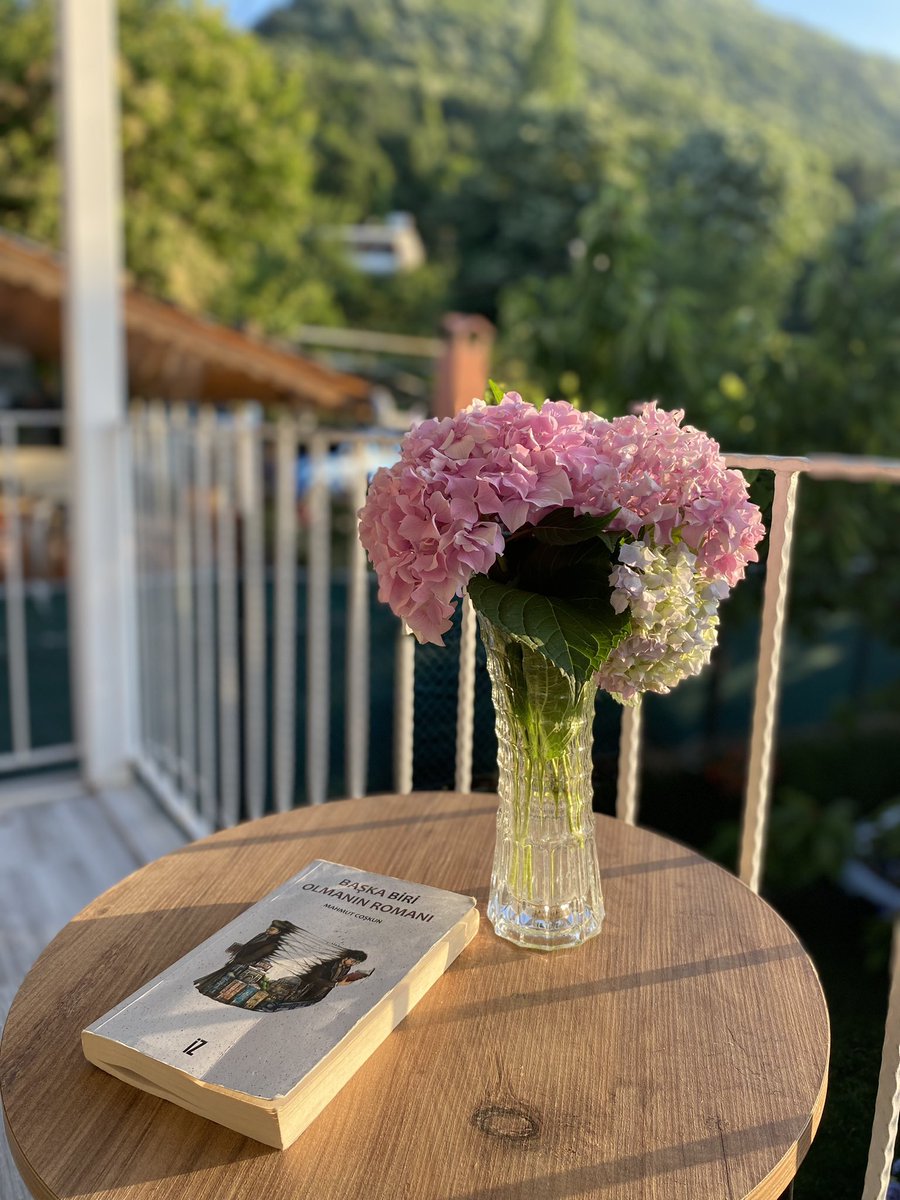 “..akıllılık ve kültür yalnızca ince zevklere sahip olup hayatta başarılı olmak için yeterli değildi. Başkasının gözünden hayata bakamayan ne kadar akıllı ve kültürlü olabilirdi ki.”