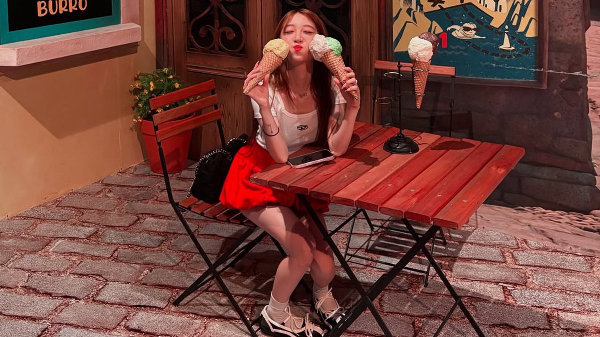 loonaboard's tweet image. 