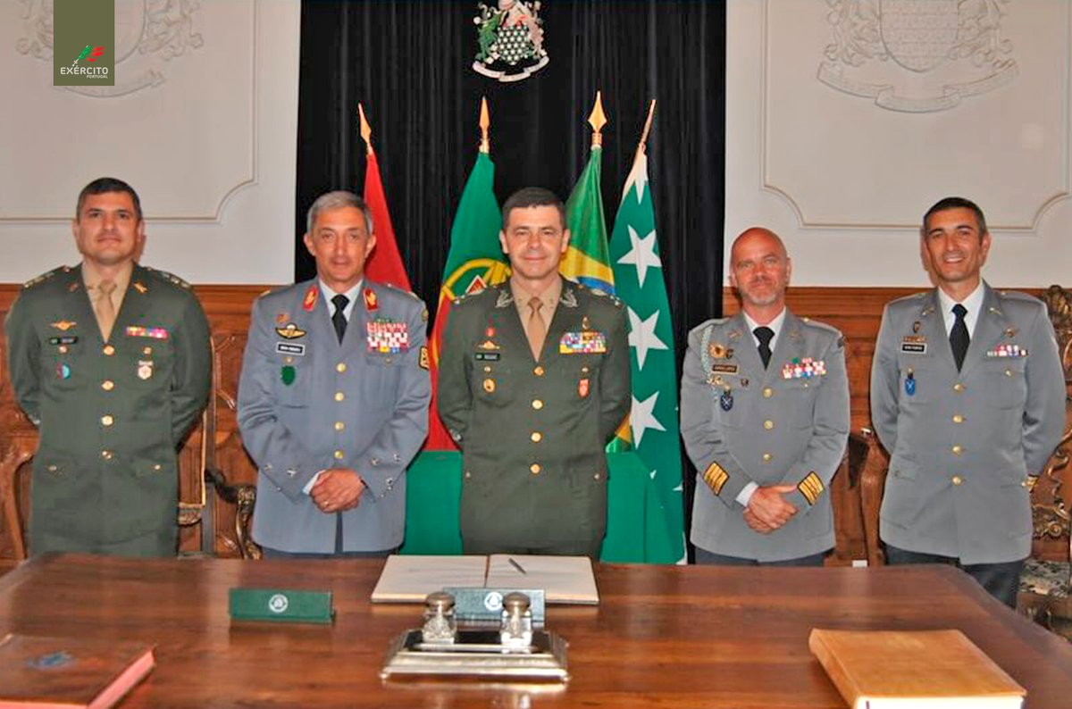 Exercito_pt's tweet image. 📢 Exército de Portugal 🇵🇹 e do Brasil 🇧🇷 assinam Protocolo de Colaboração na área da Psicologia Militar
👉 O acordo visa reforçar a cooperação técnico-científica entre os dois países no âmbito da Psicologia Aplicada às Ciências Militares.
#ExércitoPortuguês