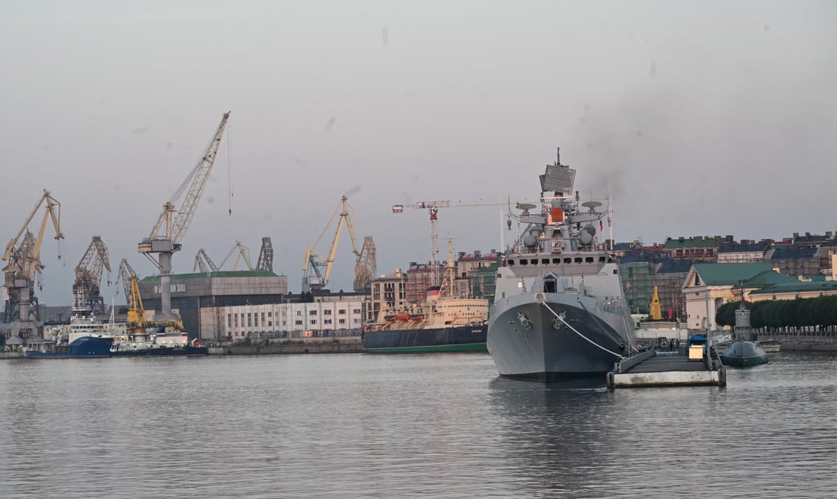 IndEmbMoscow's tweet image. During port call of INS Tamal  at St Petersburg ,   Capt Sridhar Tata, commanding officer ,  called on RAdm IA Nikitin, Commander of the Leningradski Naval Base onboard Battle Cruiser Aurora along with Mr Evgeniy Grigoriev representative of government of St Petersburg  followed…