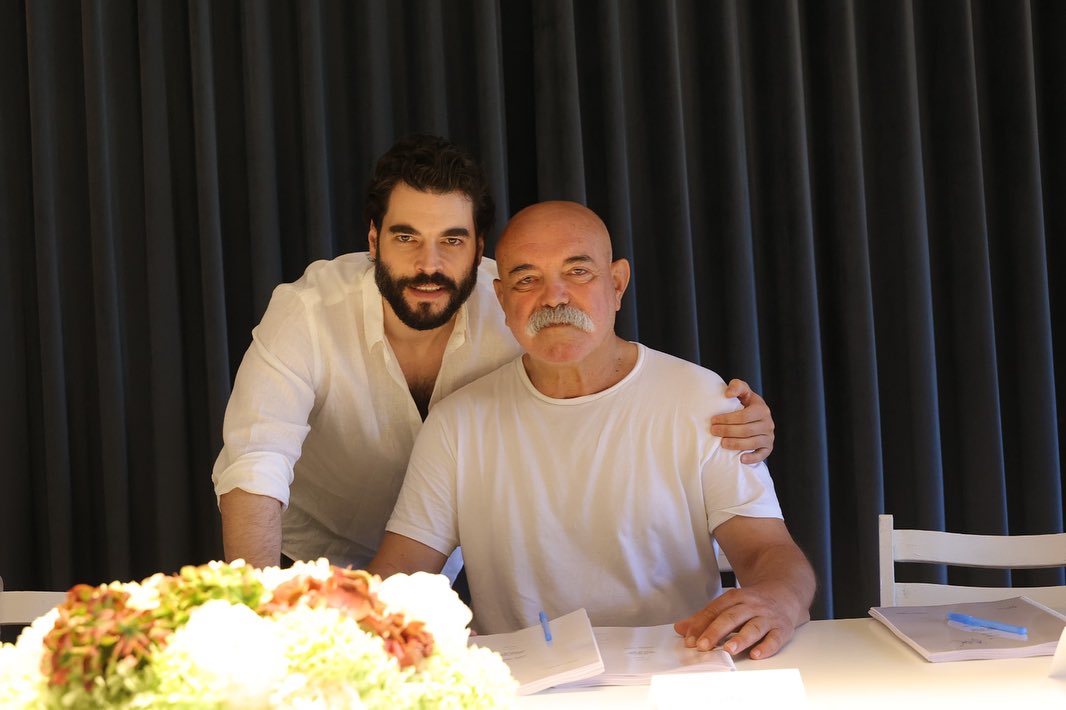 akinozumedia's tweet photo. #Veliaht'ın okuma provasından fotoğraflar yayınlandı. #AkınAkınözü https://t.co/VYLlqjhrvB