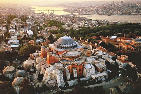 di_kamp's tweet image. Κι εγώ δεν συμπαθώ τους Ισραηλινούς και πιστεύω ότι έχουν υπερβεί κάθε όριο στην Γάζα, αλλά πόσο μαλάκες μπορεί να είναι αυτοί που πήγαν στην Αγιά Σοφιά γιά να υποστηρίξουν κ μάλιστα με κίνδυνο τιμωρίας της ομάδας, αυτούς που πανηγύριζαν όταν ο Τούρκος έκανε τζαμί την Αγιά Σοφιά;