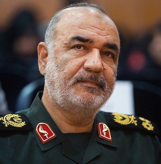 Kohsar61's tweet image. شهید سلامی : ما یک ملتی هستیم که ذلت را نمی پذیریم تحقیر برای ملت ایران بی معناست
این همان شعار امام حسین(ع) است که شده  چراغ راه و باور ملت ایران که فرمودند :&quot;هیهات من الذله&quot;

#حب_الحسین_یجمعنا 
#ایران_حسینی