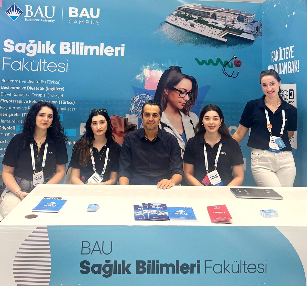 Sağlık Bilimleri Fakültesi Dekanımız Prof Dr Gökay Görmeli, Tercih ve Tanıtım Günleri ekibimizle birlikte. Tercih ve Tanıtım Günleri 11 Ağustos'a kadar devam ediyor.

Geleceği merak ediyorsanız BAU’lularla tanışın 💙

#BAU #SağlıkBilimleri #HealthSciences