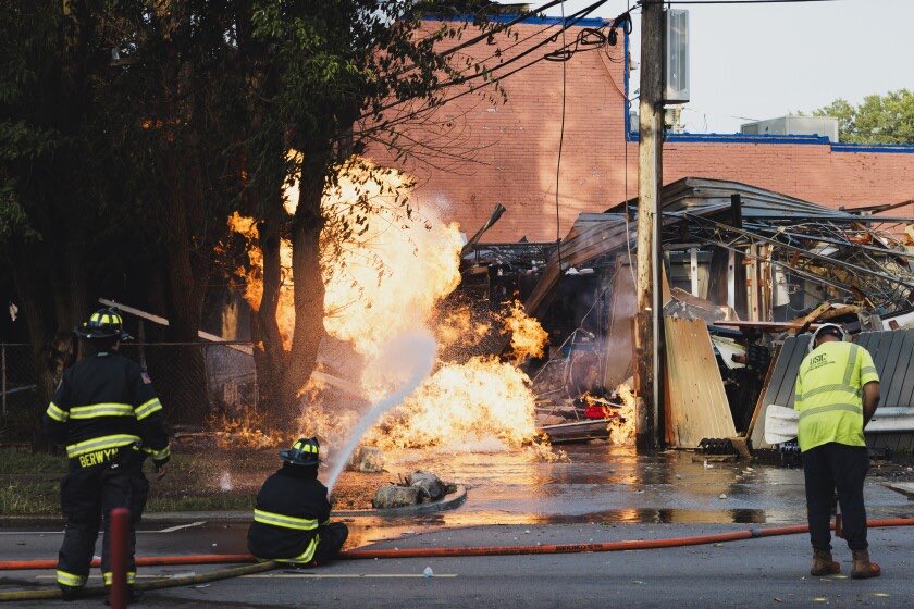 ChiefWeitzel's tweet image. Berwyn gas station explodes during severe storms: 'It was like a bomb went off'
chicago.suntimes.com/news/2025/07/2…