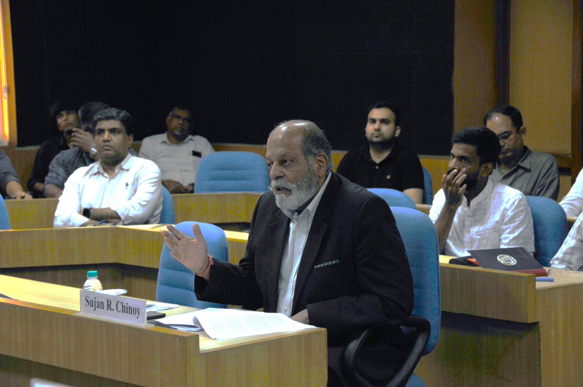 IDSAIndia's tweet photo. .@Mishraesque presented his Fellow Seminar on Maritime Capacity Building in the WIO: Analysing the role of IMO,  UNODC &amp; EU at @IDSAIndia chaired by @shekhar19541 . Discussants @MontyKhanna2308 @abhayspk &amp; @RVignesh90 . DG @SujanChinoy &amp; scholars enriched the discussion. https://t.co/TEc64Nf5st