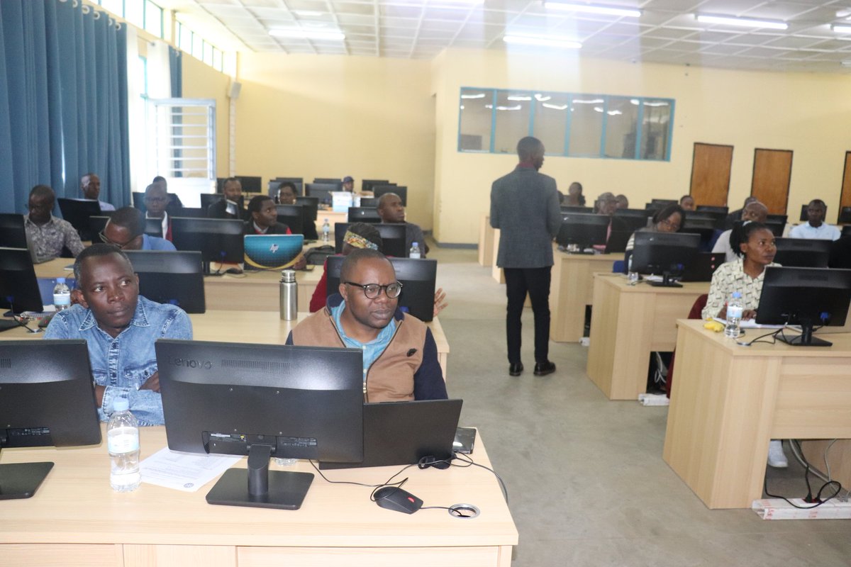 UR_CAFF's tweet photo. @UR_CAVM From July 22nd to 24th 2025, the college wrapped up a dynamic training on Artificial Intelligence training for @Uni_Rwanda academic staff at Busogo campus.
Empowering educators with AI skills to transform teaching, research, and innovation https://t.co/reiZGvaUUT