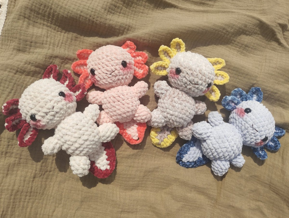 Маленькі аксолотлі 🌸
Найближчим часом таких більше не буде, тому можете розбирати) 

Розмір малюків 15 см
Ціна - 350 грн/штука

Буду вдячна за поширення❤
#укркрафт