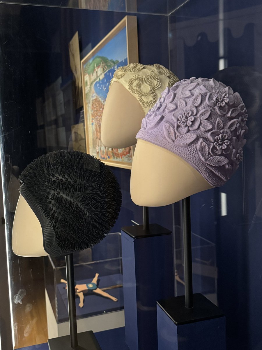 tonymcmahon_TV's tweet image. 1960s women’s swimming caps at the @musee_massena in Nice, France