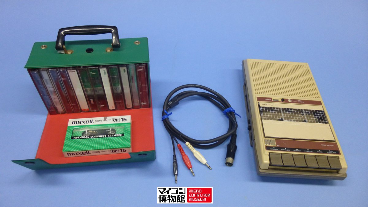 夢の図書館+マイコン博物館+模ラ博物館(公式) Microcomputer Museum Japan (@dream_library_) on Twitter photo 8bitパソコン時代のカセットテープへの記録速度(ビットレート:bps)は、機種による差が有りました。
初期の機種で300~600bps、後期の機種で1200bps~2400bpsでした。 8bitパソコン時代のカセットテープへの記録速度(ビットレート:bps)は、機種による差が有りました。
初期の機種で300~600bps、後期の機種で1200bps~2400bpsでした。