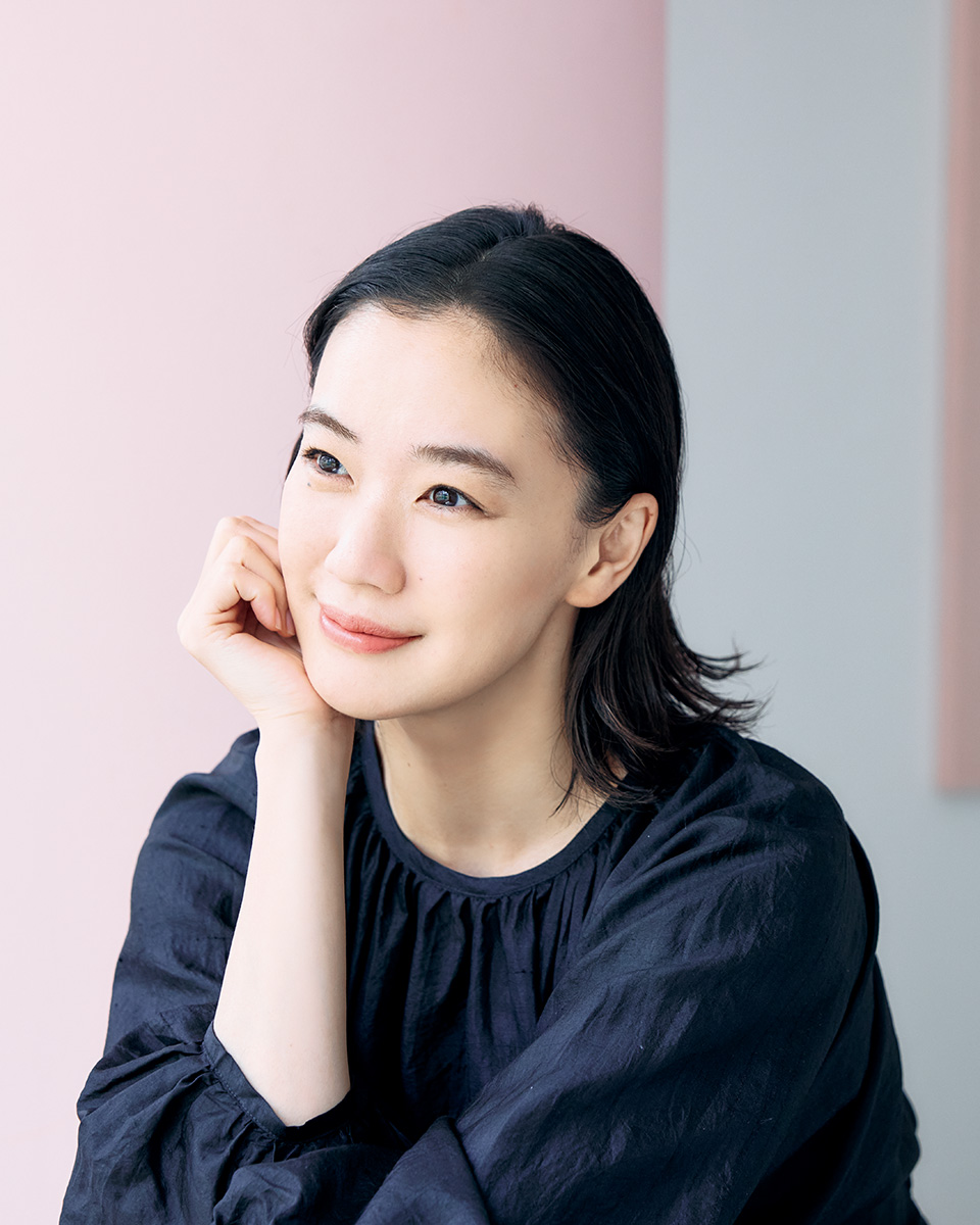 liniere_tkj's tweet image. 最新号の表紙を飾ってくれたのは、俳優の #蒼井優 さん✨
本誌では、映画『ふつうの子ども』撮影時のエピソードや、仕事への向き合い方の変化など、たっぷりお話を聞かせていただきました。
素敵なカットもたくさん掲載されているのでぜひご覧ください!
詳しくはこちら👇
liniere.jp/column/lifesty…