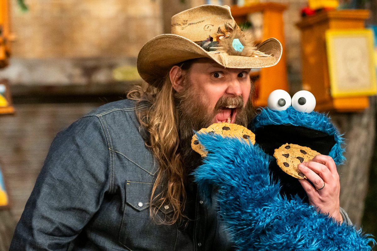 MeCookieMonster's tweet image. You as sweet as Tennessee cookies, @ChristStapleton! Me had a great time snacking with you! 🍪🥛💙