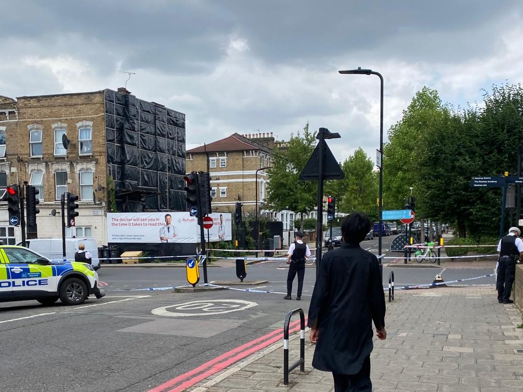 N16Rectory's tweet image. Another speeding traffic accident! 
from what we heard, involving a car with a cyclist, sadly critical in hospital. Horrific.
As a resident and cyclist on Rectory Rd I have had so many near collisions, like others too.
We need a safer road @willnorman
@Semakaleng @SarahWoodberryD