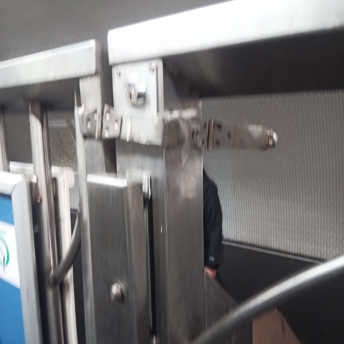 François Deletraz (@f_deletraz) on Twitter photo Le cadenas de la honte de la <a href="/ClientsRATP/">Service Client RATP👌</a> et <a href="/IDFmobilites/">IDF Mobilités</a> pour empêcher le passage des poussettes à la station La Chapelle. Le cadenas de la honte de la <a href="/ClientsRATP/">Service Client RATP👌</a> et <a href="/IDFmobilites/">IDF Mobilités</a> pour empêcher le passage des poussettes à la station La Chapelle.