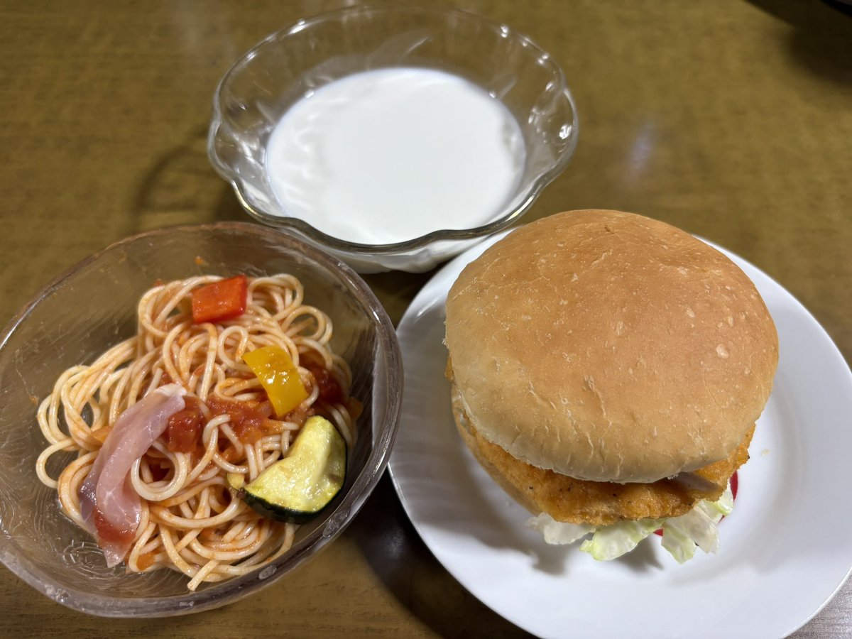 最近の晩御飯^_^
なんか冷たいとサッパリするね。
トマト素麺めっちゃ美味しかったし、今日の冷たいスープも。
地球温暖化ではなく、沸騰化らしい😓