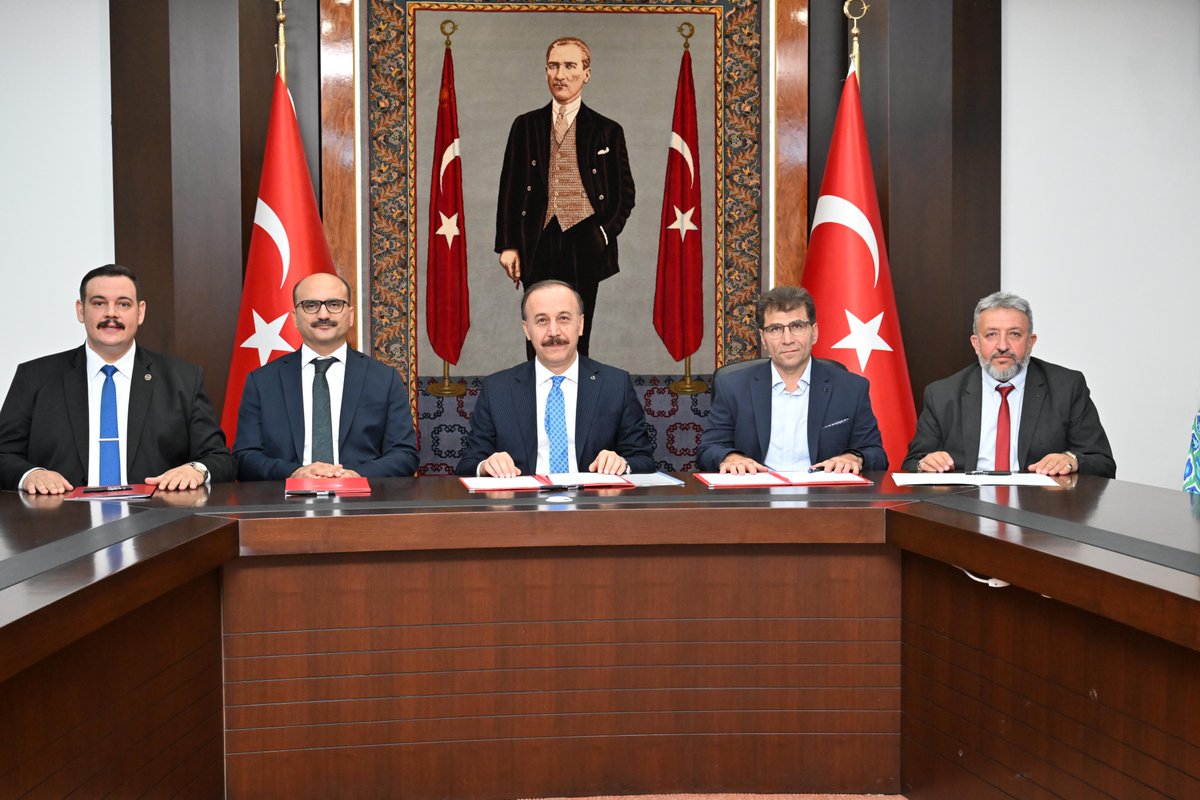 Yalvaç ilçemizde bulunan 12 derslikli mevcut okul binasının yıkılarak yerine hayırsever iş insanlarımız Sayın Kerim YÜRÜK ve Sayın Nafız TEMEL’in destekleriyle 16 derslikli modern bir eğitim yuvası kazandırılması amacıyla protokolümüzü imzaladık.

Bu anlamlı katkılarıyla geleceğe
