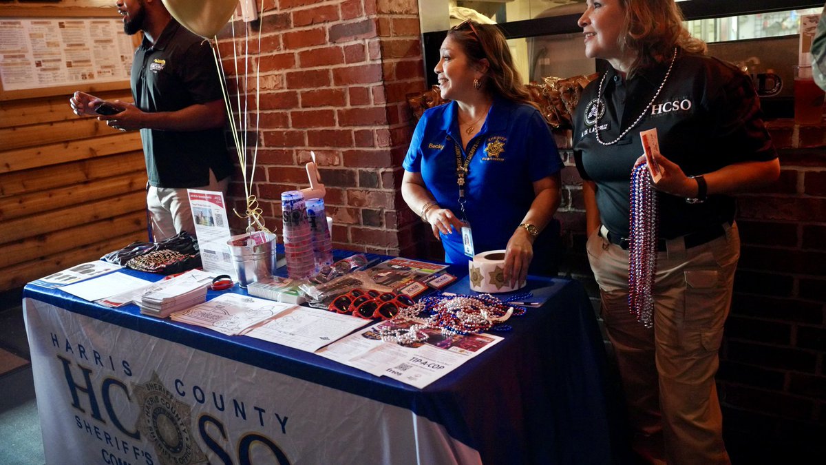 HCSOTexas's tweet image. 👏What an incredible turnout at Tip-A-Cop!
A heartfelt thank you to everyone who came out to support @SOTexas and shared a meal with us. Our HCSO deputies had a blast serving our amazing community. 💙
Together, we’re creating a more inclusive, compassionate Harris County.