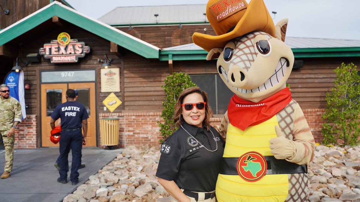 HCSOTexas's tweet image. 👏What an incredible turnout at Tip-A-Cop!
A heartfelt thank you to everyone who came out to support @SOTexas and shared a meal with us. Our HCSO deputies had a blast serving our amazing community. 💙
Together, we’re creating a more inclusive, compassionate Harris County.