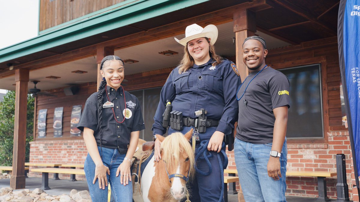 HCSOTexas's tweet image. 👏What an incredible turnout at Tip-A-Cop!
A heartfelt thank you to everyone who came out to support @SOTexas and shared a meal with us. Our HCSO deputies had a blast serving our amazing community. 💙
Together, we’re creating a more inclusive, compassionate Harris County.