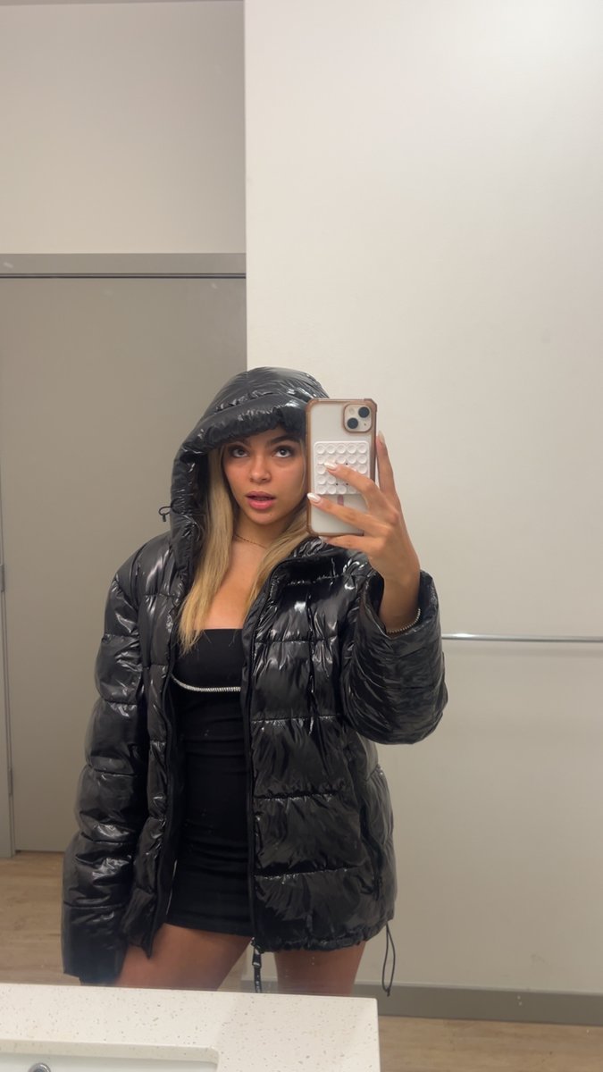esteemae2's tweet image. black vibes on a Friday 🖤