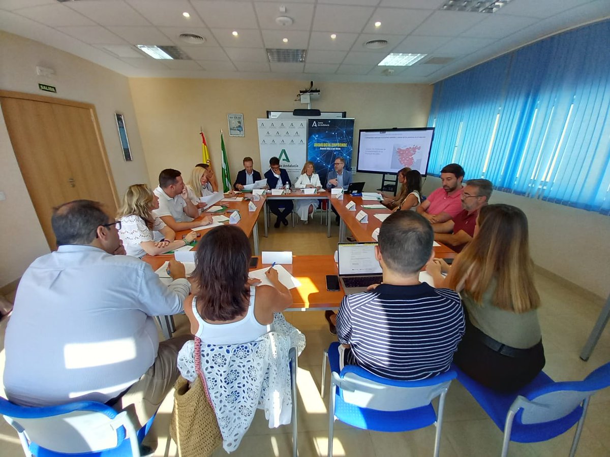 El Centro Andaluz de Emprendimiento de Cádiz (CADE) ha acogido la Comisión Provincial de Emprendimiento, donde se han analizado los retos y oportunidades del ecosistema emprendedor de la provincia