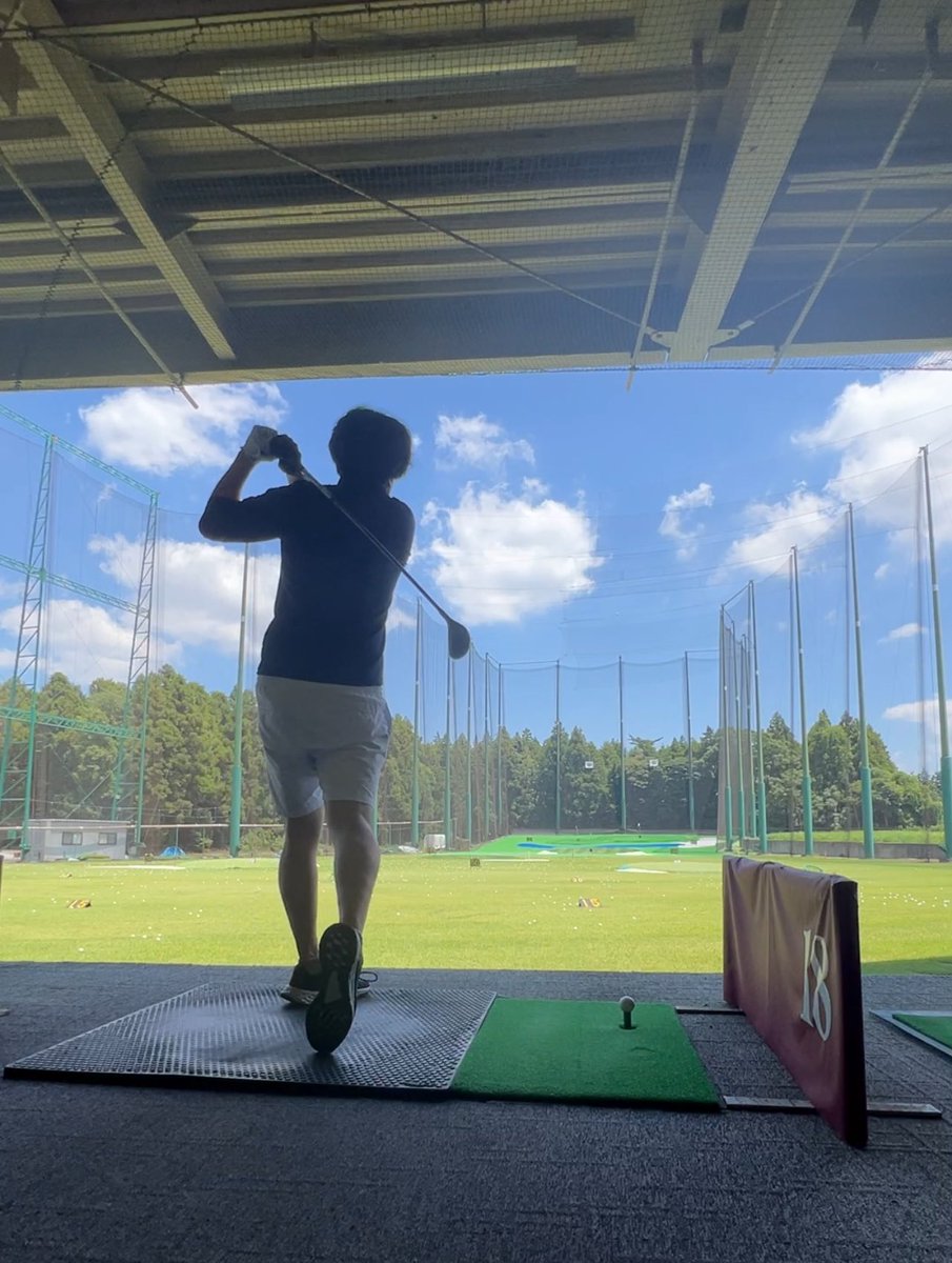 実は昨年の秋ごろからゴルフを始めました。

まだラウンドに出ていないので完全なる初心者ですが先日やっとフルセットそろったのでミニコースに行ってみようかな。