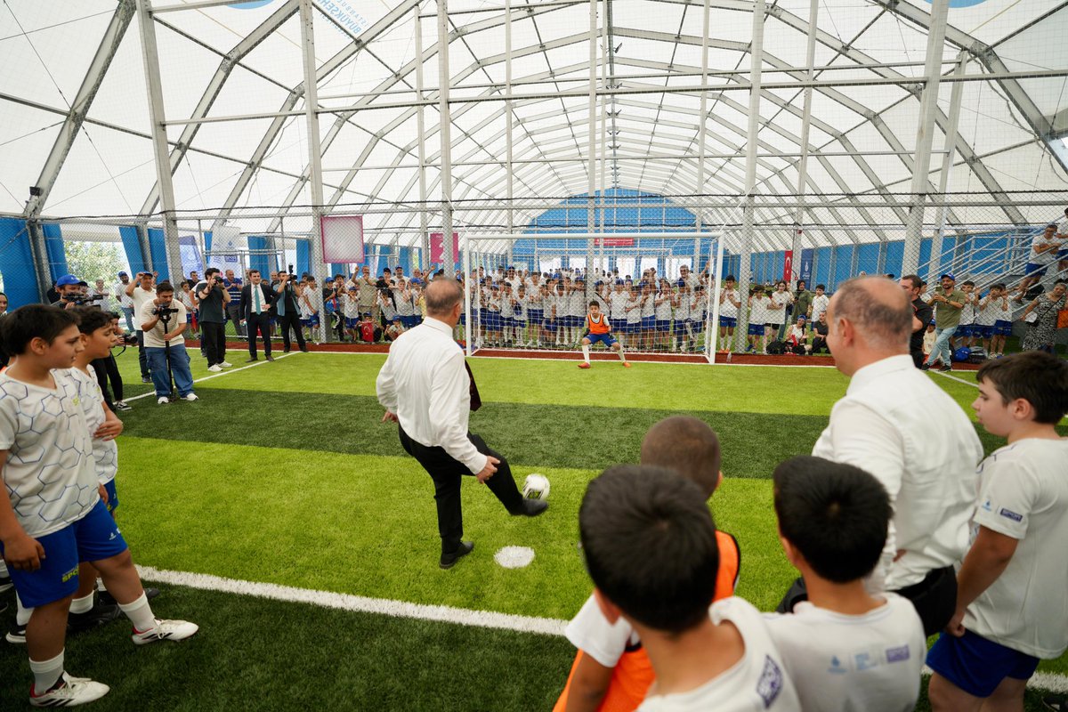 Sefa Tepesi Spor Tesisi'mizi yeniledik, İstanbul ailemize kazandırdık. İlk maçı çocuklarımızla yaptık.

Ekrem Başkanımız göreve geldiğinde yalnızca 45 spor tesisimiz vardı. Bugün, 72’nci tesisimizi açmanın gururunu yaşıyoruz.

Sefa Tepesi Spor Tesisi, dört mevsim boyunca spor