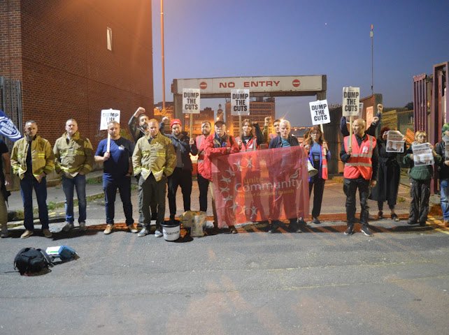 FbuSouthern's tweet image. FBU members from the Region stood in solidarity at the Birmingham bin strikes today, joining EC member Chris Wycherley, HIOW Brigade Sec Jamie Kelly, the FBU General Secretary, President, and members from across the union.
Solidarity with the workers. ✊