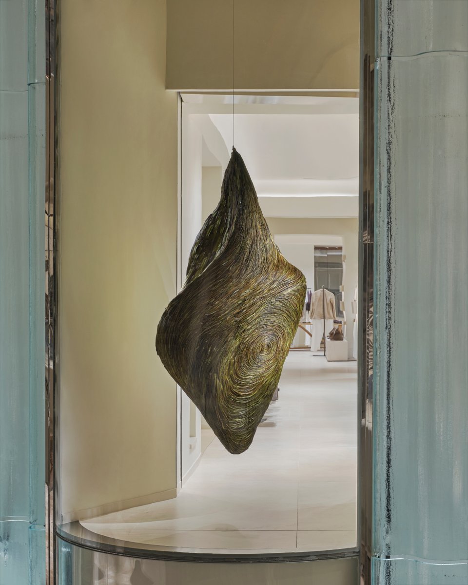 OUR STORES | Our new store blends fashion, culture, and movement in Xi’an — featuring an immersive installation by Zizi Wang.

#MassimoDutti