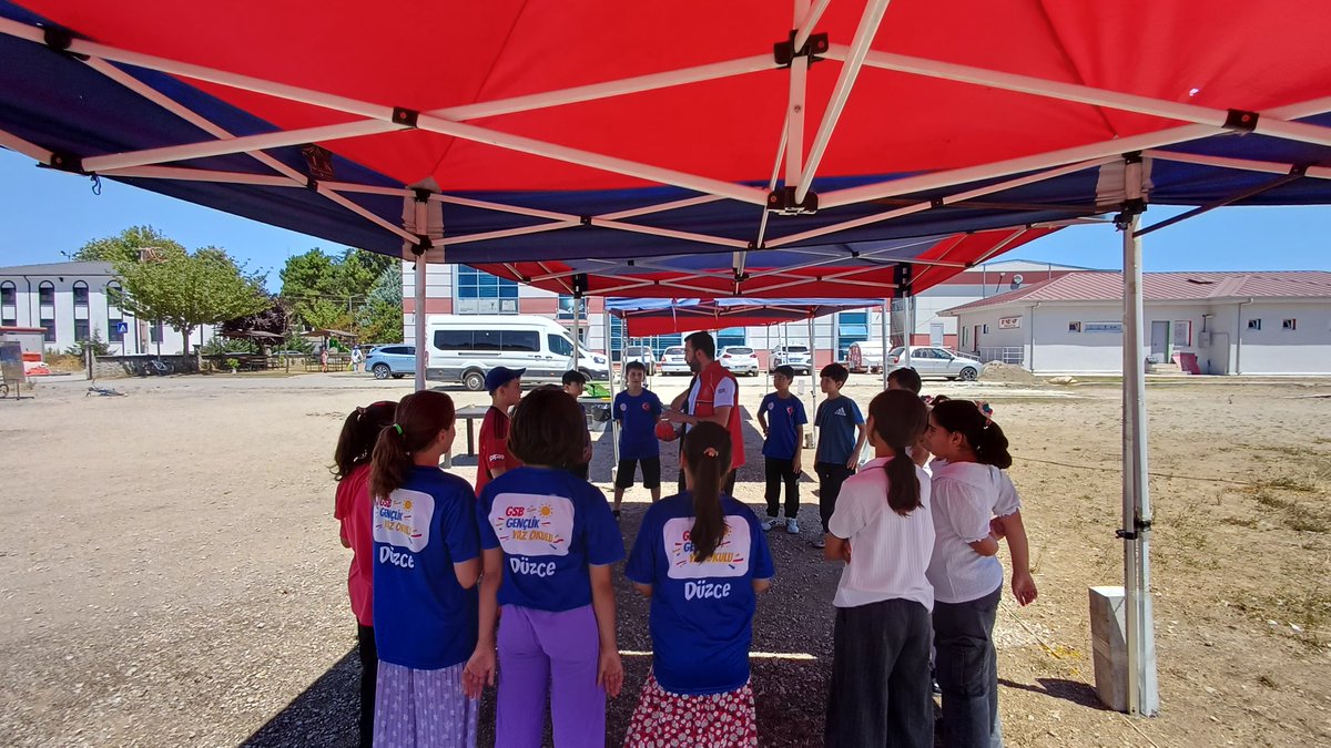 GSB Gençlik Yaz Kulübü Devam Ediyor!✨  

🧶 Atölye Çalışmaları 
⚽ Futbol 
🎬 Sinema Gösterimi 
⛳ Zekâ Oyunları  

Gençlerimiz yaz boyunca hem eğleniyor hem öğreniyor 😊

<a href="/OA_BAK/">Dr. Osman Aşkın Bak</a> <a href="/gencliksporbak/">Gençlik ve Spor Bakanlığı 🇹🇷</a>