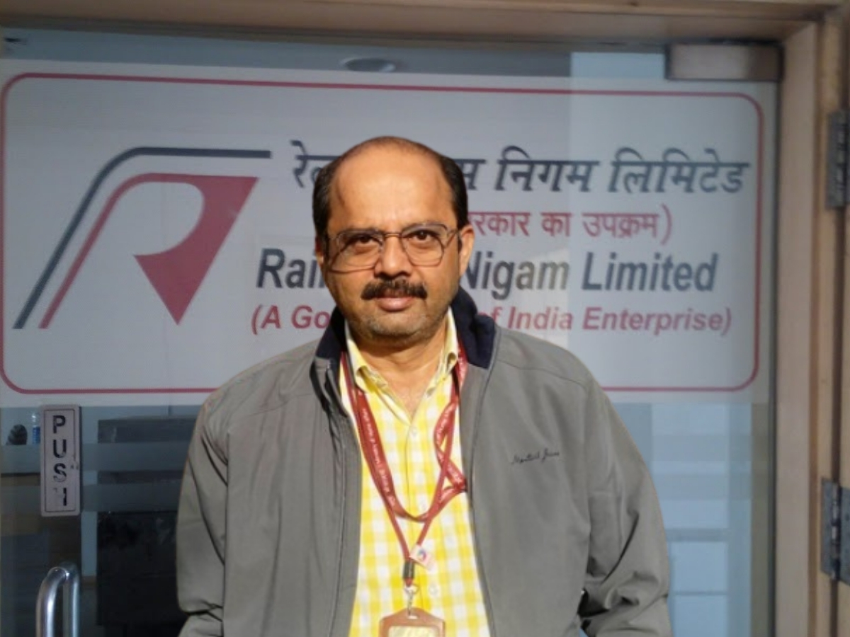 psuconnect's tweet image. Prakash Singh appointed as Executive Director (Electrical) of RVNL..

Know about Shri Prakash Singh:
psuconnect.in/new-faces-in-p… 

#PrakashSingh #RVNL #SeniorManagement #ElectricalEngineering #ProbationPeriod #newface @RailVikas