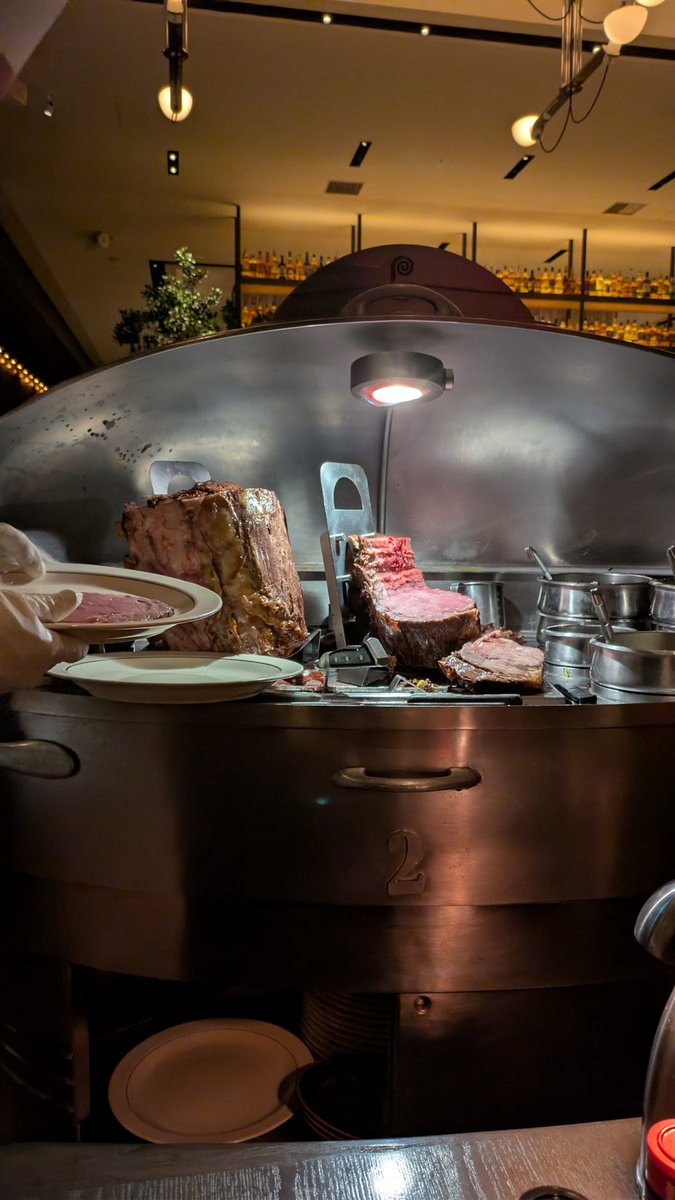 肉を！喰らいます！