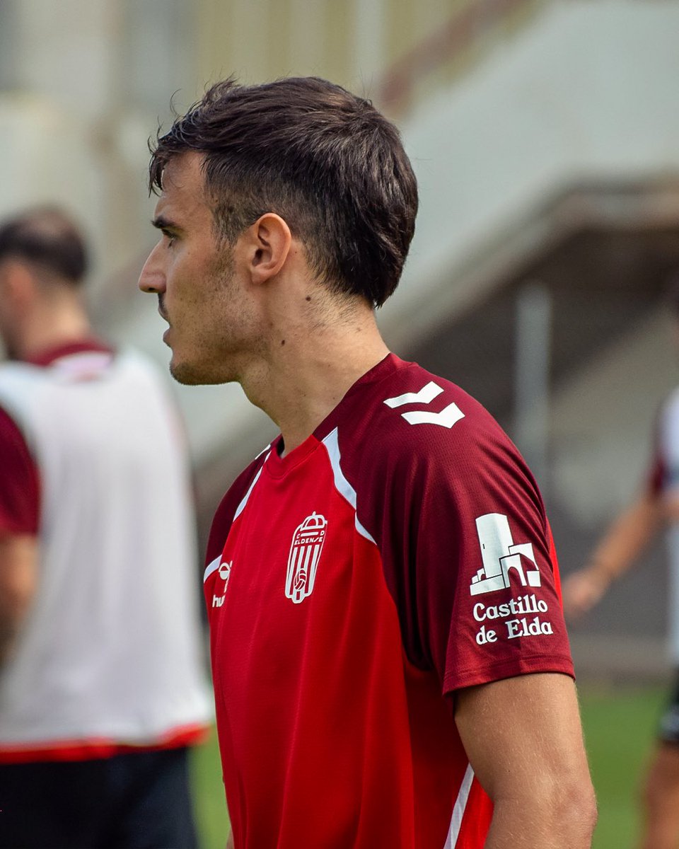 CD_Eldense's tweet image. 💆🏻♂️ Centrados en mejorar cada día 🔜⚽️
#EldaLateEnAzulYGrana #AupaDeportivo