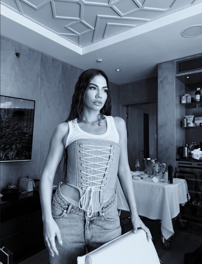 itsdreamn's tweet image. Güzelik suç olsaydı muhabbet yerdik yeminle bu nedir be kadın gün geçtikçe artıyorda 🫠🤏🏻❤️🔥🤤 #DemetÖzdemir