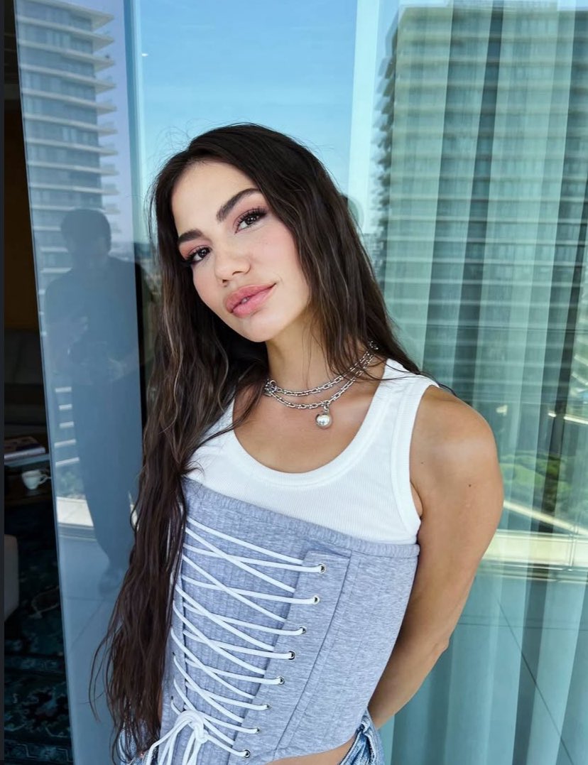itsdreamn's tweet image. Güzelik suç olsaydı muhabbet yerdik yeminle bu nedir be kadın gün geçtikçe artıyorda 🫠🤏🏻❤️🔥🤤 #DemetÖzdemir