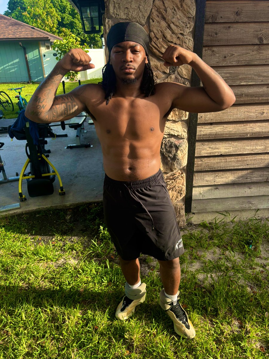 GuyEdmondJr5's tweet image. Summer grind…✅ 36 days days till game Time🏆 #jeremiah29:11 #FTF