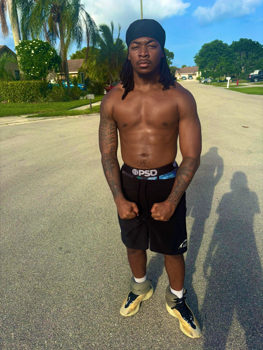 GuyEdmondJr5's tweet image. Summer grind…✅ 36 days days till game Time🏆 #jeremiah29:11 #FTF