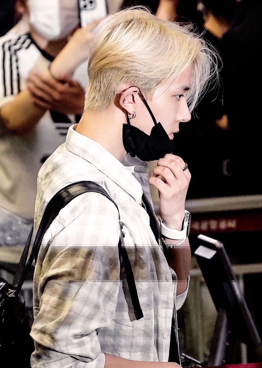 heegirIfriend's tweet photo. HEESEUNG BLONDE WHAT THE FUCK !$-$$$$&amp;&amp;&amp;&amp;$-$-$-$$-&amp;-&amp;-&amp;-&amp;&amp;-$-$- I’M GOING CRAZY I’M GOING CRAZY https://t.co/gggKzy7iN2