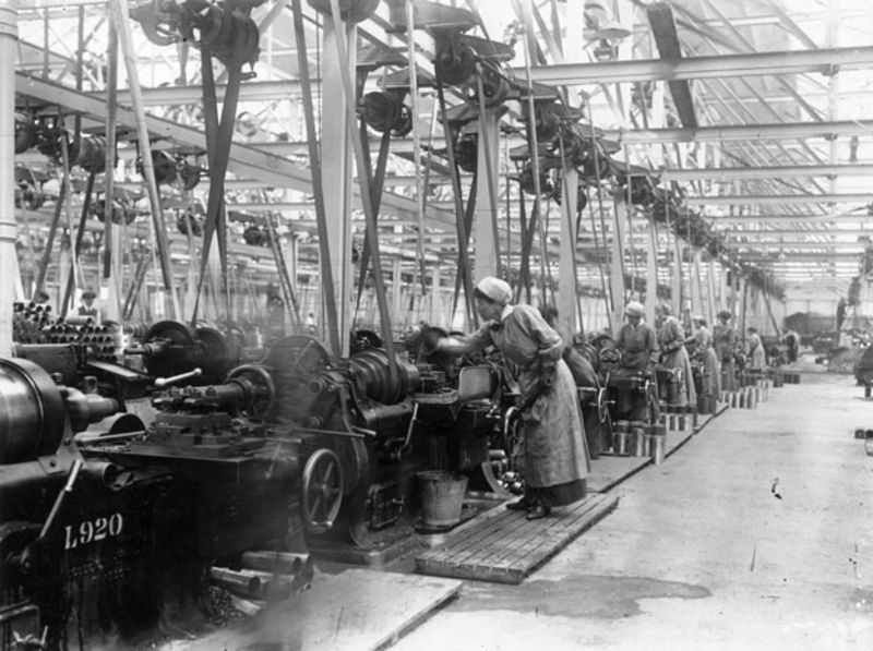 AndrewRawson11's tweet image. In the summer of 1915, the Ministry of Munitions got each town and city to appoint a Committee of prominent citizens. They located the companies, premises, equipment and labour. They appointed a Board of qualified industrialists who organised them all to make shells.