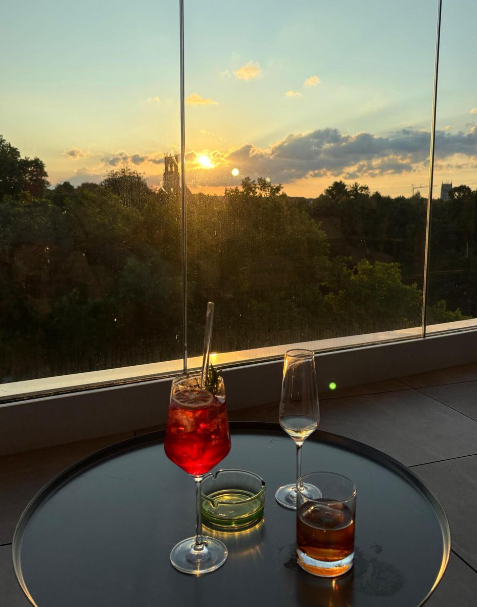 End of summer term 2025

On 22 July, the TRANSLAPT team, alongside the institute's secretary Vildan Yaşar and student assistants Aischa Mahmoud and Amina Catic, celebrated the end of the summer term of 2025 in Münster at ...