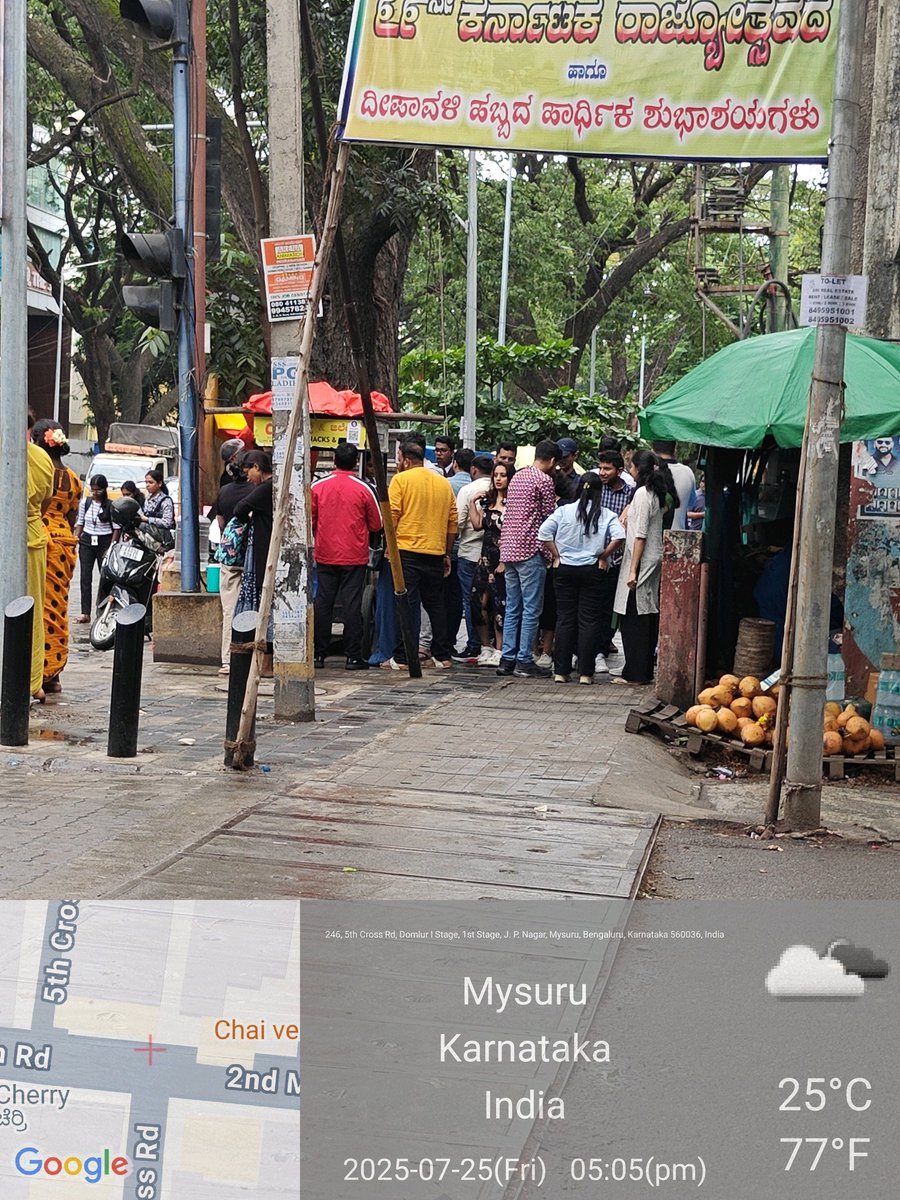 shivdomlur's tweet image. @acpeasttraffic  @BBMP_EAST_ZONE  Footpath on 100ft Road Indiranagar is being encroached by eateries forcing pedestrians onto streets &amp;amp; endangering lives @BBMPCOMM @DCPTrEastBCP act before someone pays price. Public spaces are not private profits#NammaBengaluru #FootpathForPeople