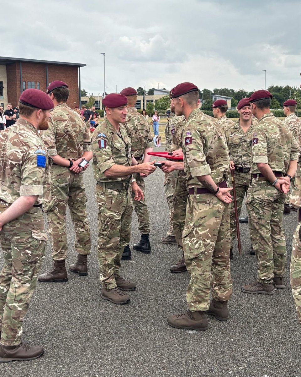 TheParachuteReg's tweet image. The vital national security role played by the #parachuteregiment was evident at a #2para medal ceremony held on the Merville Barracks parade ground in Colchester. Medals presented by Maj Gen Kingsbury, Brig Cartwright and CO 2 PARA.
Ready for anything 🇬🇧🆎
@BritishArmy