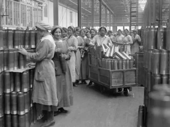AndrewRawson11's tweet image. In the summer of 1915, the Ministry of Munitions got each town and city to appoint a Committee of prominent citizens. They located the companies, premises, equipment and labour. They appointed a Board of qualified industrialists who organised them all to make shells.