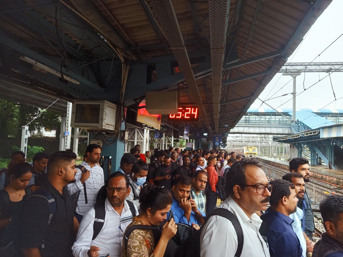 singhvibhuti's tweet photo. @drmbct @WesternRly @RailMinIndia https://t.co/ihOgtvMd1E