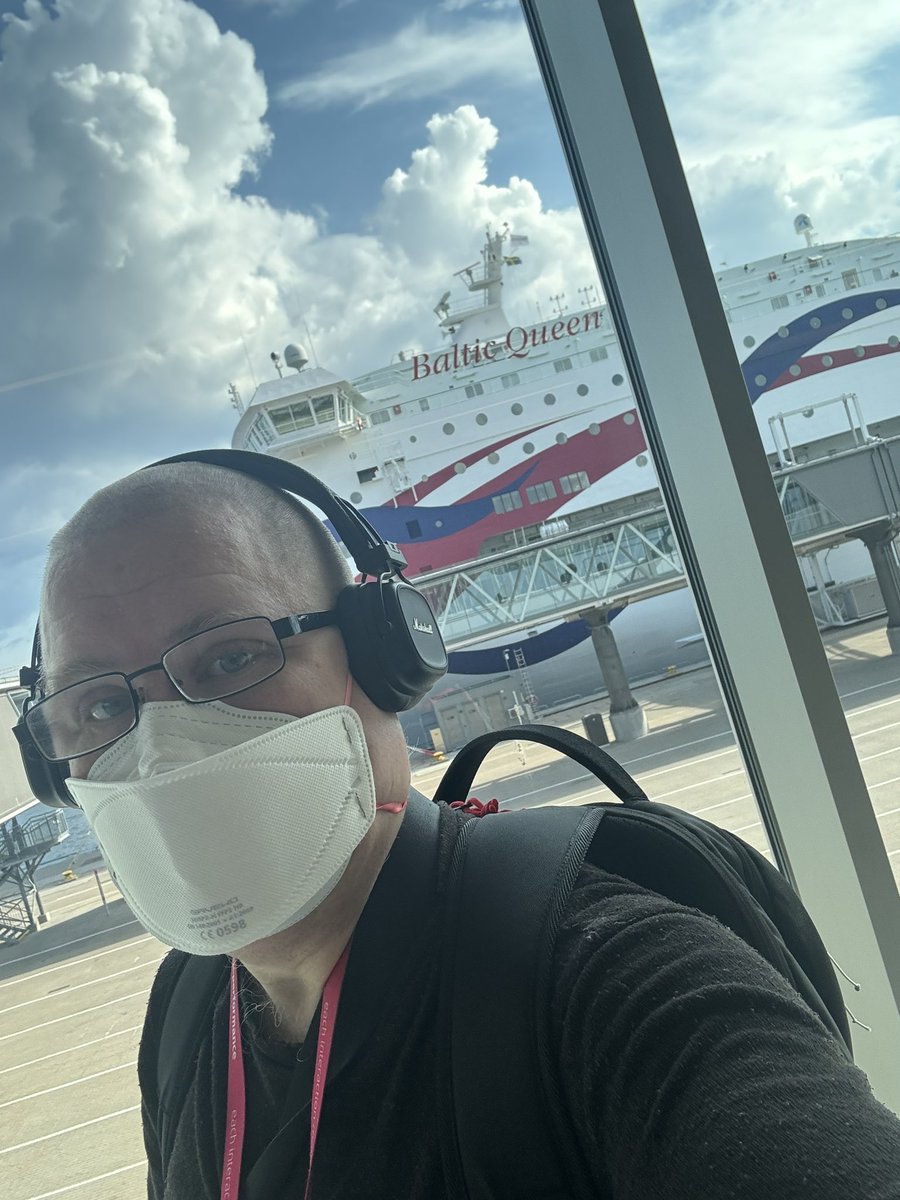 TobiPetersson's tweet image. Masked vaccation accomplished