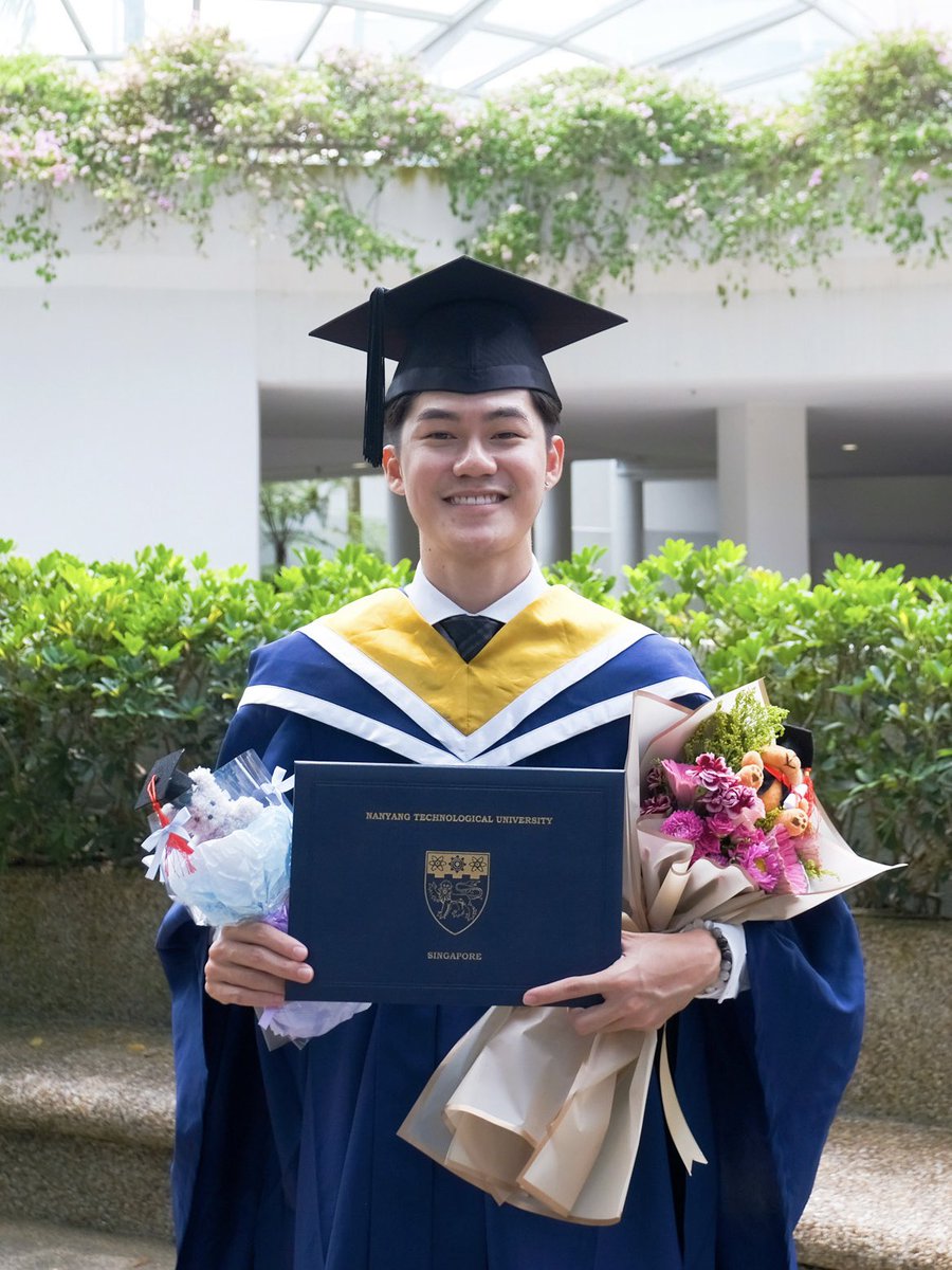 NTUsg's tweet image. Code with a cause: Guided by a senior who once made a difference in his life, Ng Yong Jie made it his mission to support others. As President of the College of Computing and Data Science (CCDS) Innovation Lab, he created mentorship and upskilling programmes to help juniors…