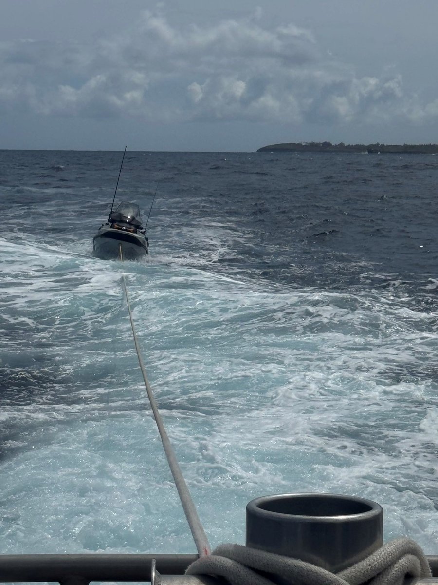 Earlier this week, a #USCG boat crew from Station Kauai assisted a man and his jet ski after experiencing engine problems near Kipu Kai Beach. The jet ski operator activated a personal locator beacon, leading to his successful rescue. https://t.co/1hmgijDOS4