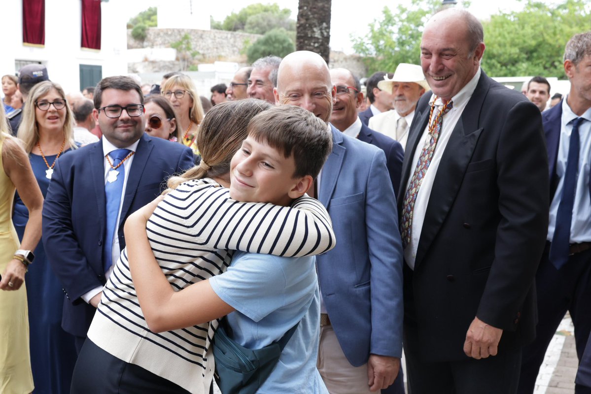 MargaProhens's tweet image. Molt de sentiment, orgull i emoció omplen els carrers d’Es Castell en el dia del seu patró, Sant Jaume. Una de les celebracions més emblemàtiques i participatives de l’illa, que batega al ritme de tot un poble que viu les seves arrels.
Sant Jaume és identitat, és tradició viva…