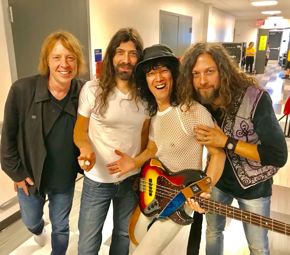 mrjimmyfp's tweet image. #FlashbackFriday to Aug 2018
W/ Jeff Pilson, Michael Devin and Dorian Heartsong
2018年8月Jukebox Heroes Tourからリズム隊ベーシスト軍団と
ジェフ・ピルソン(フォリナー、ドッケン)
マイケル・デヴィン(ホワイトスネイク、デッド・デイジーズ)
ドリアン・ハートソング(JBLZE)